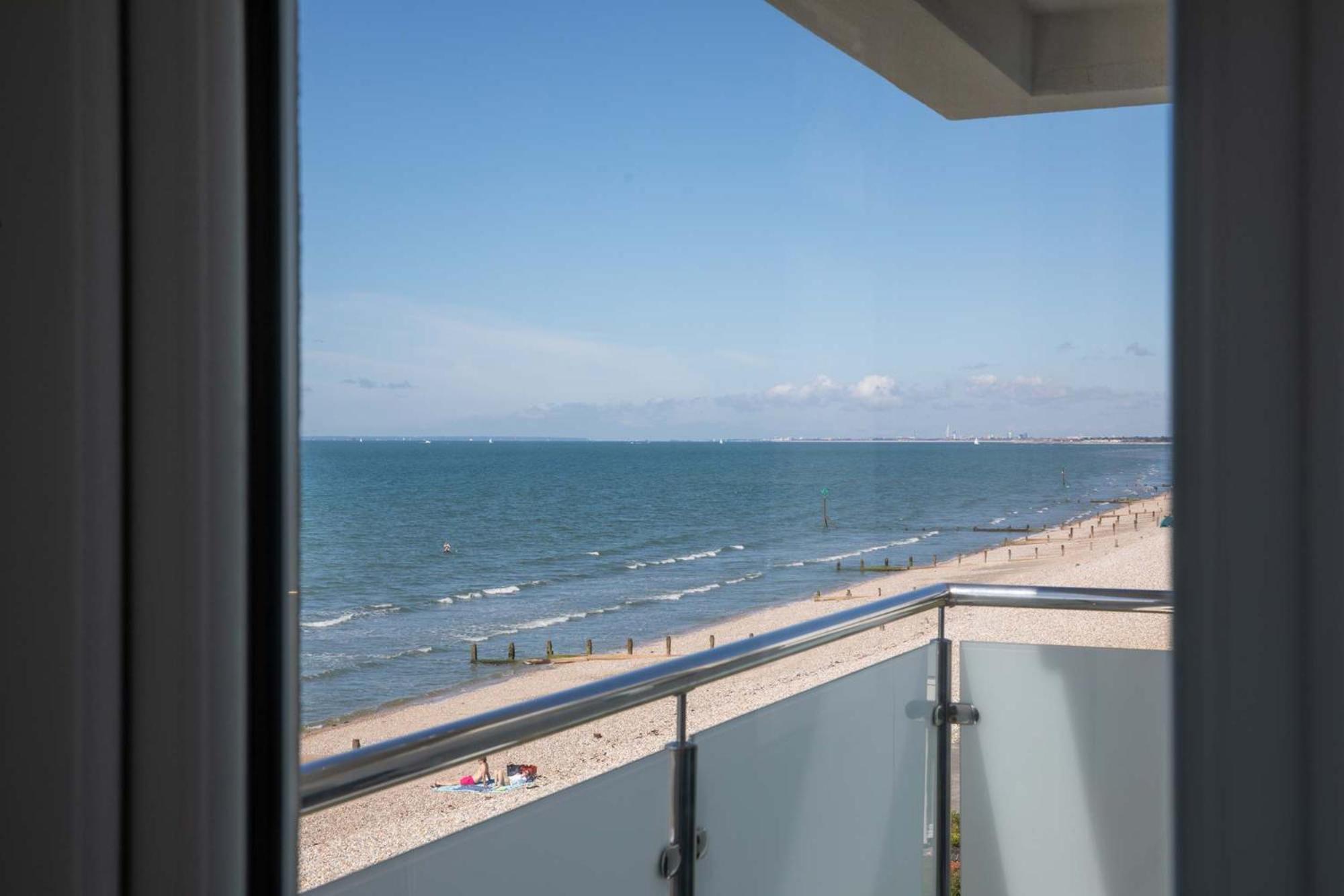High-End Beachfront Getaway Sea View King Bed East Wittering Exterior foto